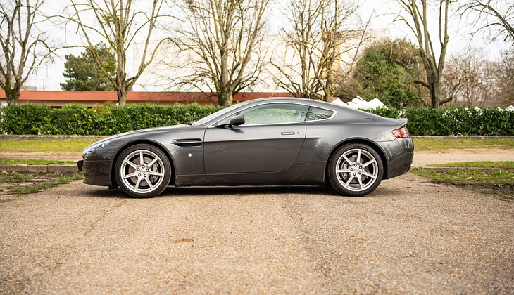 location-ASTON MARTIN-Courbevoie-roadstr