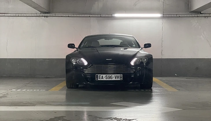 location-ASTON MARTIN-Lisle-roadstr