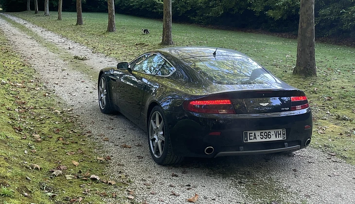 location-ASTON MARTIN-Lisle-roadstr