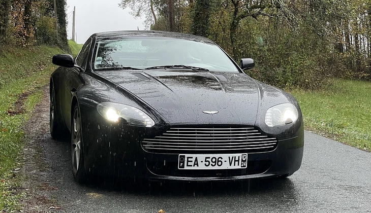 location-ASTON MARTIN-Lisle-roadstr