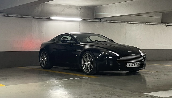 location-ASTON MARTIN-Lisle-roadstr