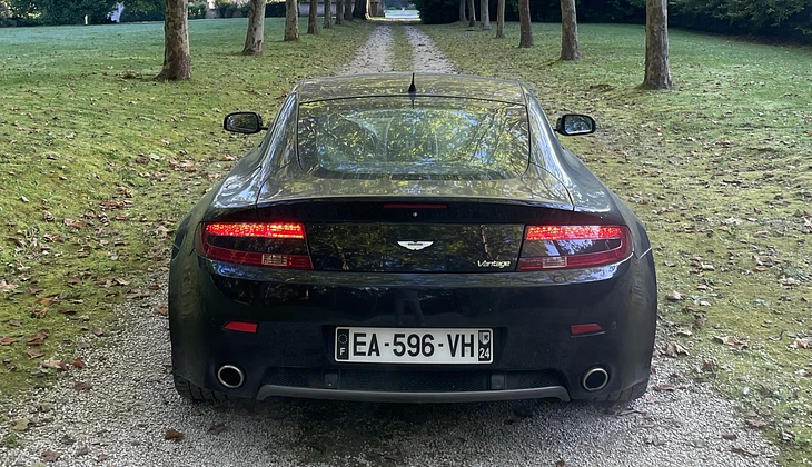 location-ASTON MARTIN-Lisle-roadstr