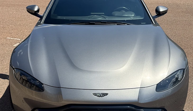 location-ASTON MARTIN-Lyon-roadstr