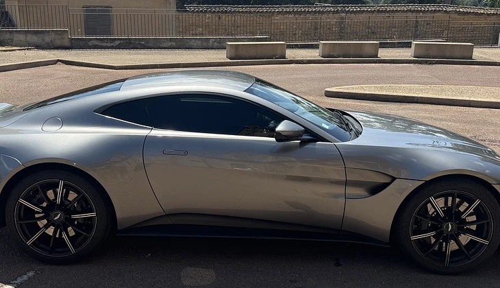 location-ASTON MARTIN-Lyon-roadstr