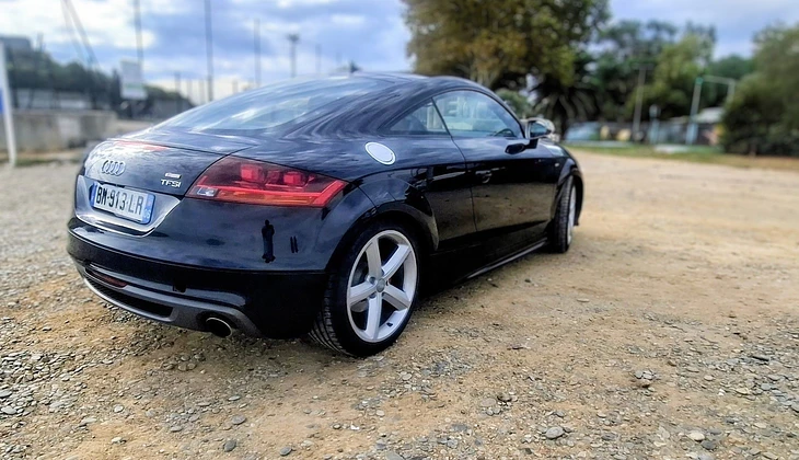 location-AUDI-Auribeau-sur-Siagne-roadstr