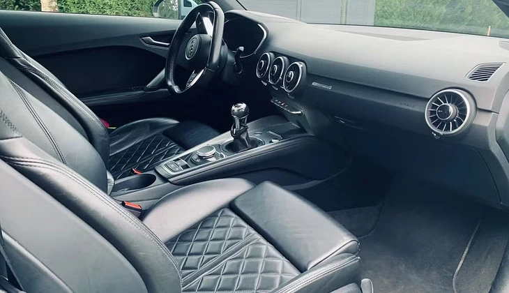 location-AUDI-Lyon-roadstr
