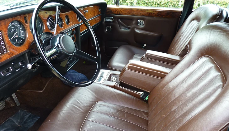 location-BENTLEY-Privas-roadstr