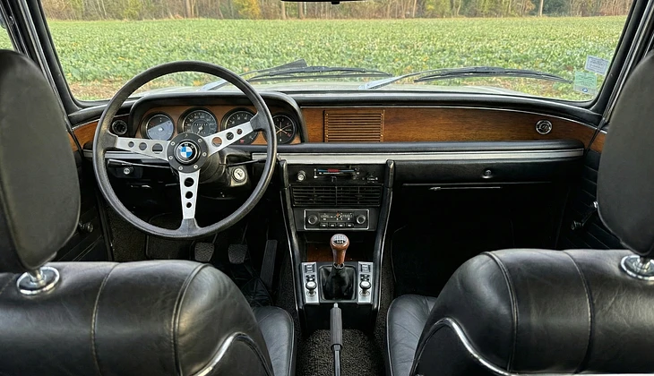 location-BMW-Paris-roadstr