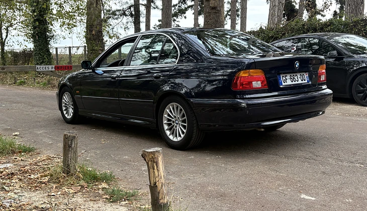 location-BMW-Saint-Maurice-roadstr