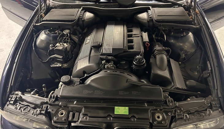 location-BMW-Saint-Maurice-roadstr