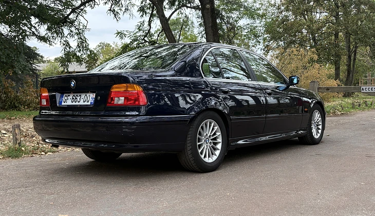 location-BMW-Saint-Maurice-roadstr