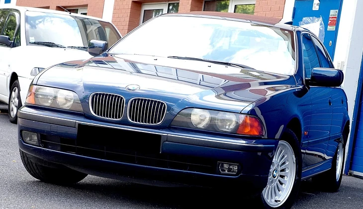 location-BMW-Clamart-roadstr