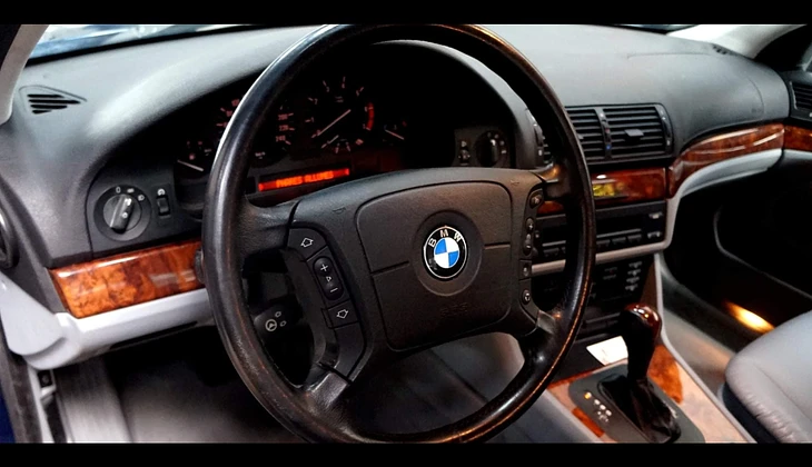location-BMW-Clamart-roadstr