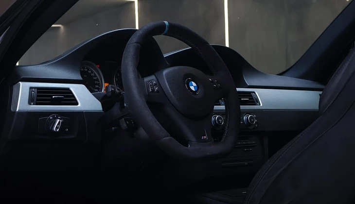 location-BMW-Saint-Julien-en-Genevois-roadstr