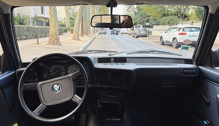 location-BMW-Levallois-Perret-roadstr