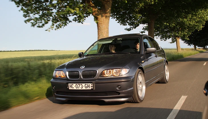 location-BMW-Paris-roadstr