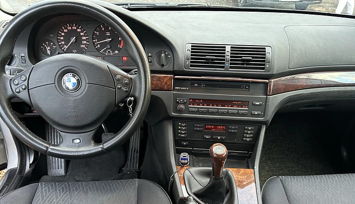 location-BMW-Le Raincy-roadstr