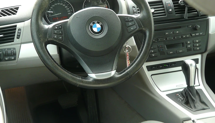 location-BMW-Ajaccio-roadstr