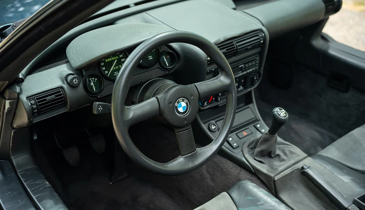 location-BMW-Courbevoie-roadstr