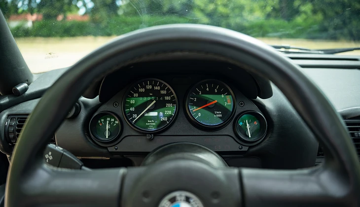location-BMW-Courbevoie-roadstr