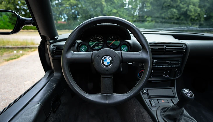 location-BMW-Courbevoie-roadstr