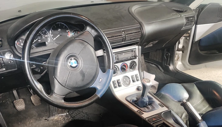 location-BMW-La Ricamarie-roadstr