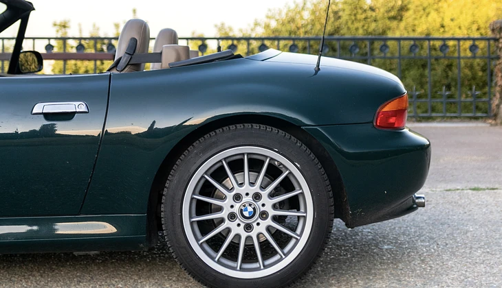 location-BMW-Puteaux-roadstr