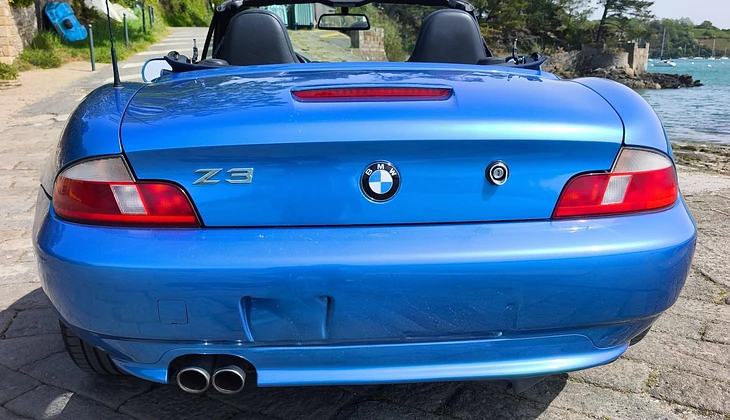 location-BMW-Saint-Coulomb-roadstr