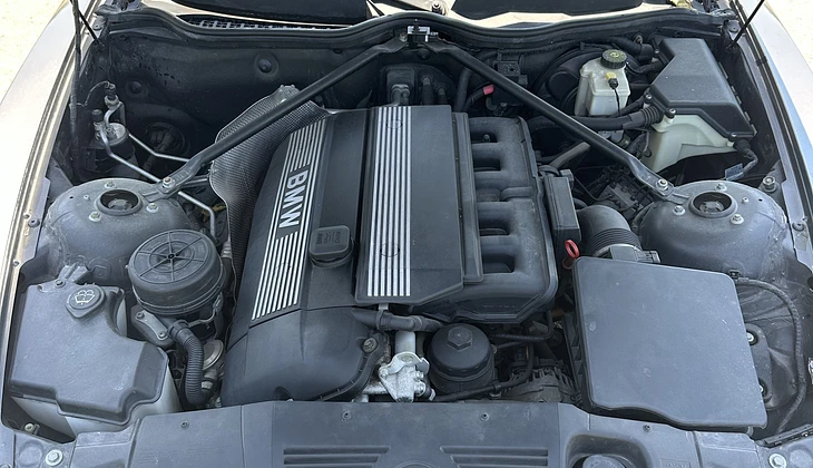 location-BMW-Le Puy-Sainte-Réparade-roadstr
