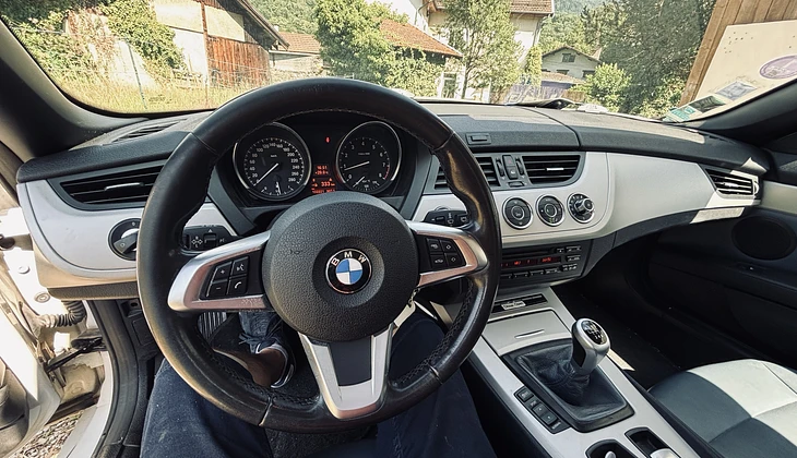 location-BMW-Vaulnaveys-le-Haut-roadstr