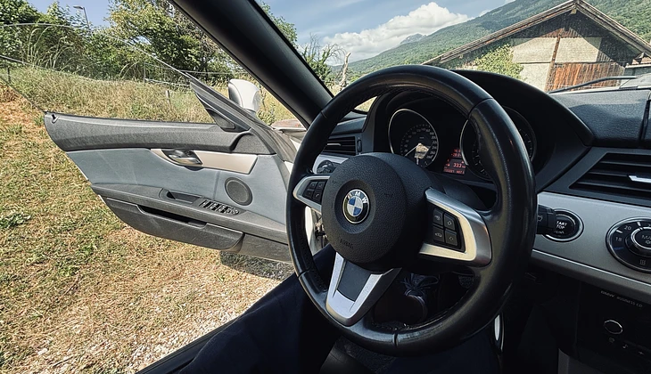 location-BMW-Vaulnaveys-le-Haut-roadstr