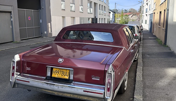 location-CADILLAC-Bron-roadstr