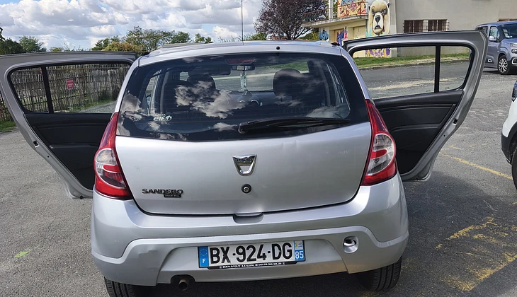 location-DACIA-Saintes-roadstr