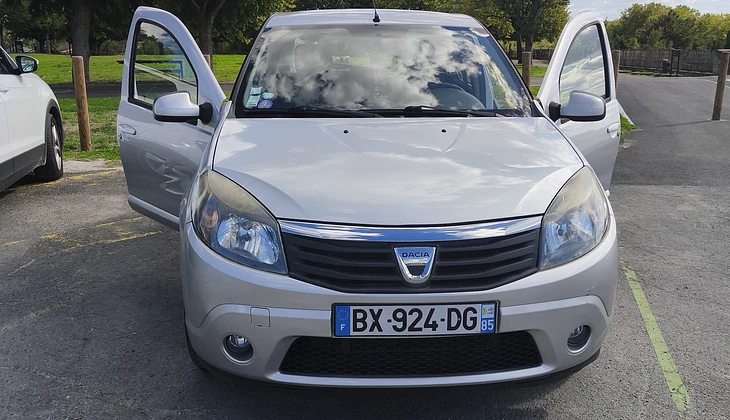 location-DACIA-Saintes-roadstr