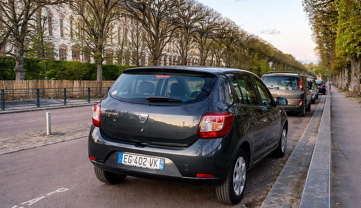 location-DACIA-Le Kremlin-Bicêtre-roadstr
