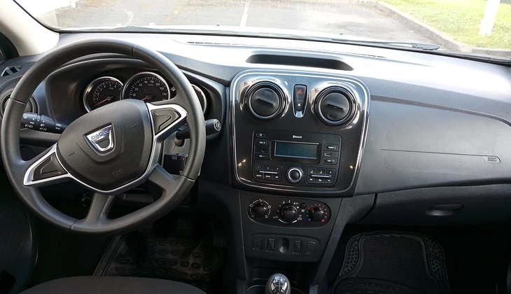 location-DACIA-Osny-roadstr