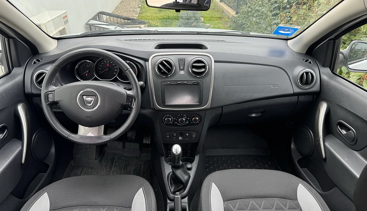 location-DACIA-Calenzana-roadstr