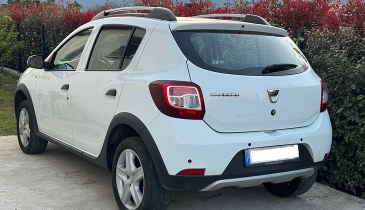 location-DACIA-Calenzana-roadstr