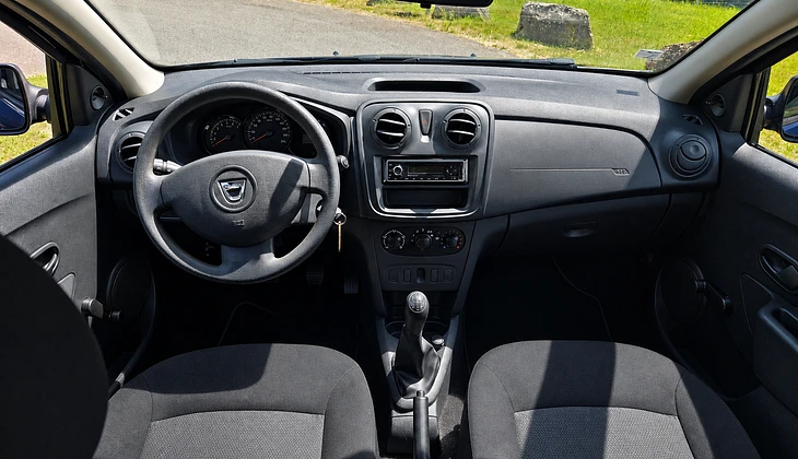 location-DACIA-Tauriac-roadstr