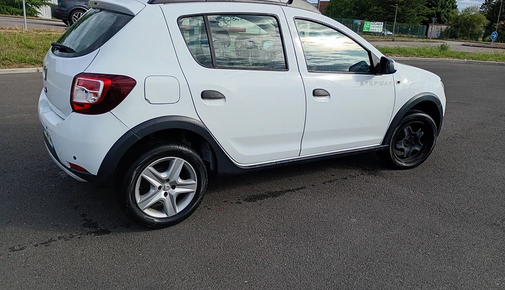 location-DACIA-Torcy-roadstr