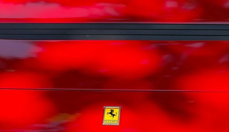 location-FERRARI-Le Lavandou-roadstr