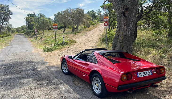 location-FERRARI-Le Lavandou-roadstr