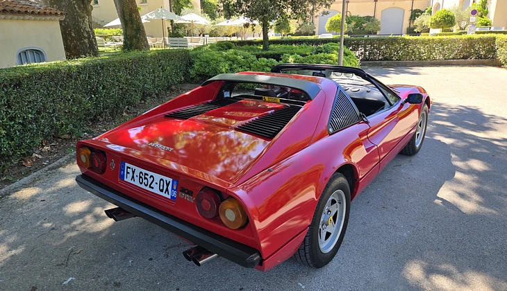 location-FERRARI-Le Lavandou-roadstr