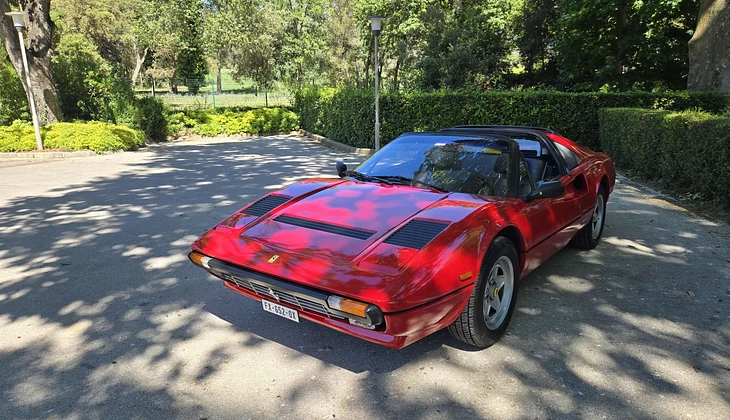 location-FERRARI-Le Lavandou-roadstr