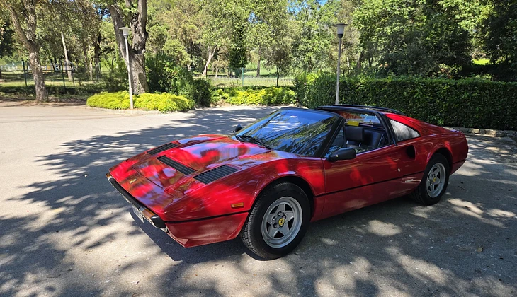 location-FERRARI-Le Lavandou-roadstr