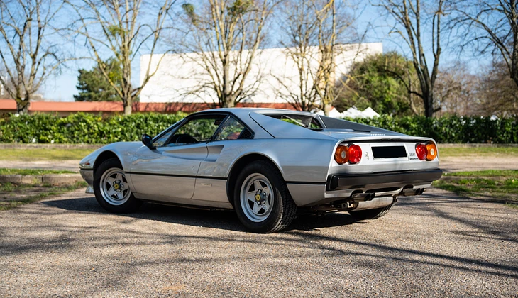 location-FERRARI-Courbevoie-roadstr