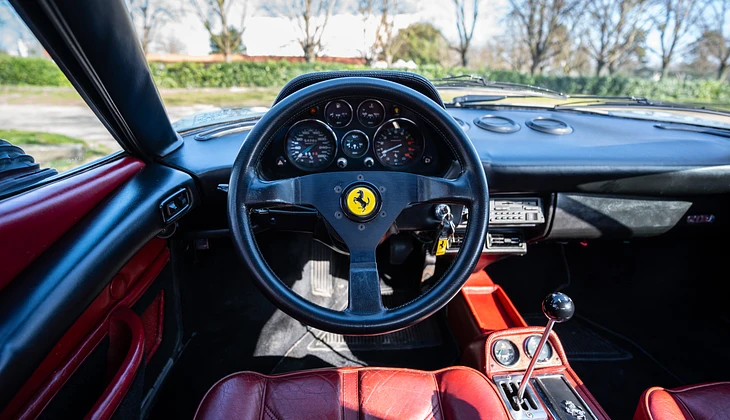 location-FERRARI-Courbevoie-roadstr