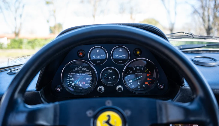 location-FERRARI-Courbevoie-roadstr