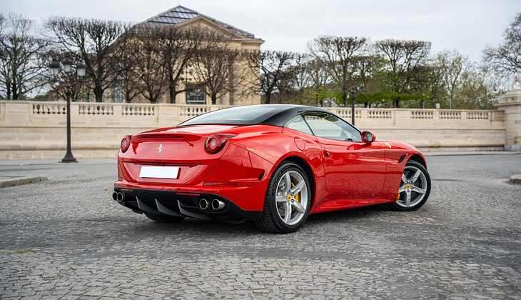 location-FERRARI-Paris-roadstr