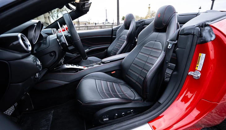 location-FERRARI-Paris-roadstr